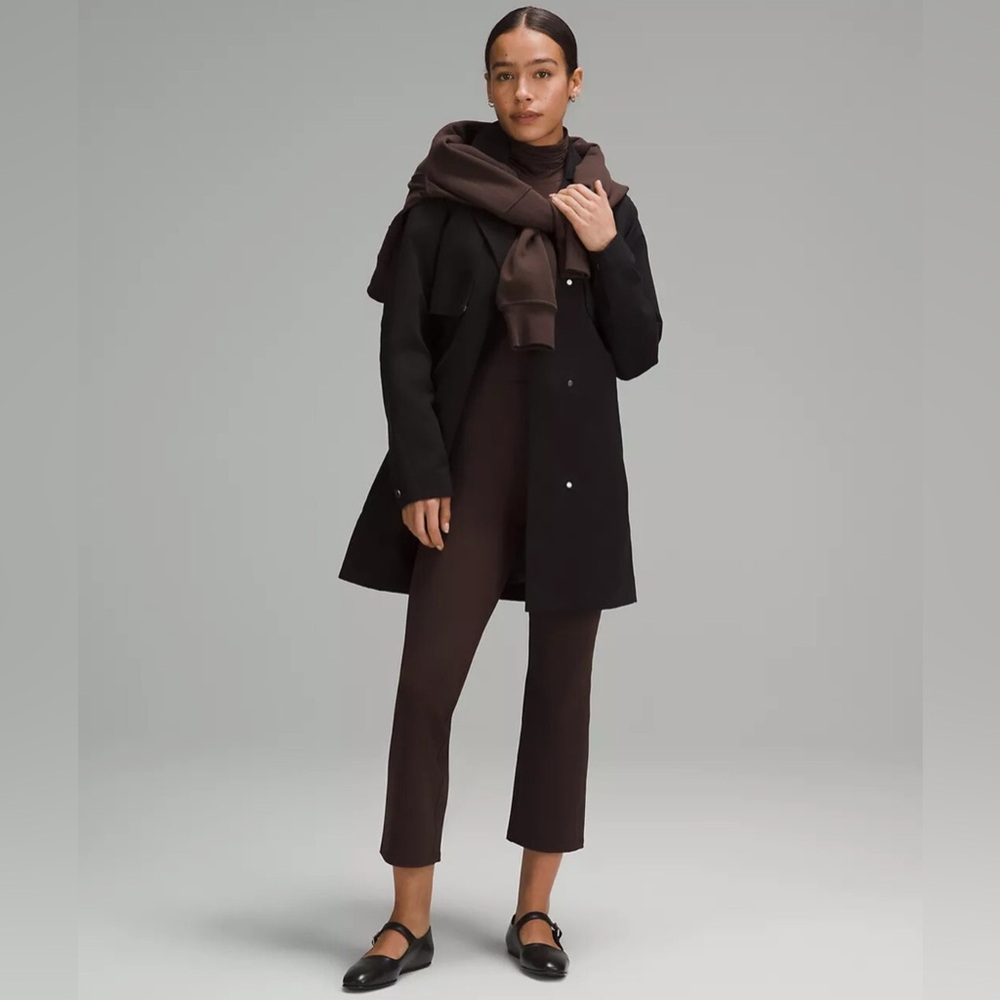Lululemon Smooth Fit Pull-On High-Rise
Cropped Pant - Espresso